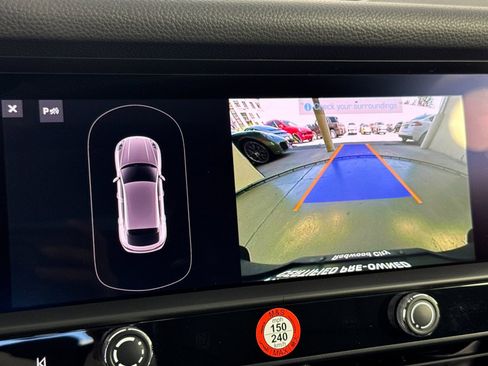 Certified 2025 Porsche Macan image 23