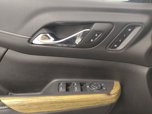 Used 2019 GMC Acadia Denali w/ Technology Package AWD/4WD image 27