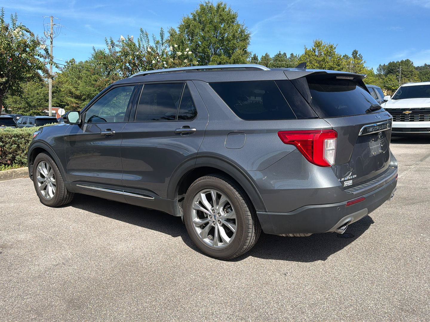 Used 2021 Ford Explorer Limited w/ Equipment Group 301A RWD image 2