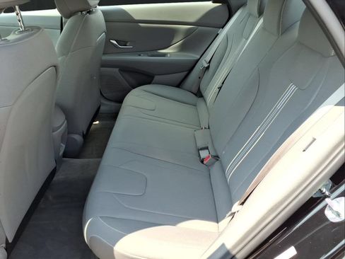 Used 2025 Hyundai Elantra Hybrid FWD image 15
