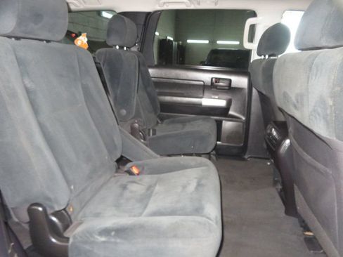Used 2019 Toyota Sequoia TRD Sport AWD/4WD image 27