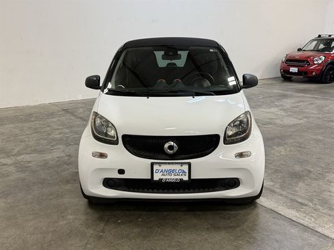 Used 2017 smart fortwo pure RWD image 19