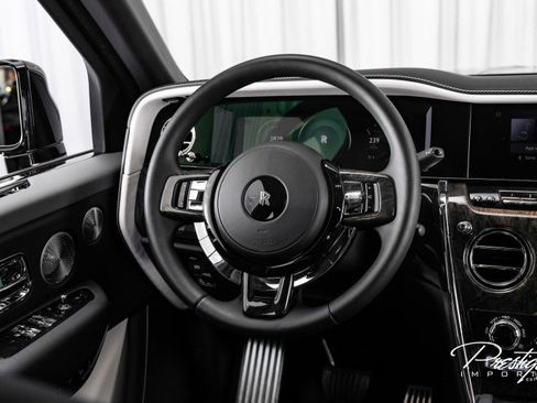 Used 2025 Rolls-Royce Cullinan image 34