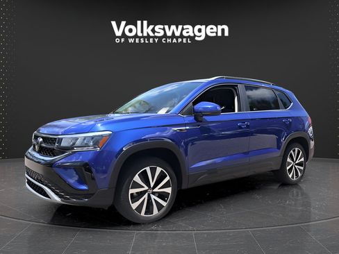 Certified 2023 Volkswagen Taos SE FWD image 4