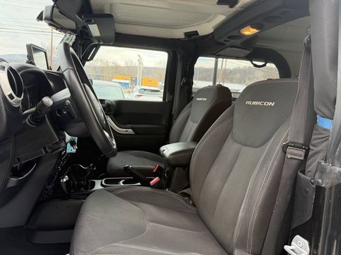 Used 2015 Jeep Wrangler Rubicon w/ Dual Top Group image 10