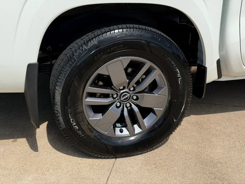 Used 2025 Nissan Frontier SV w/ SV Convenience Package RWD image 8