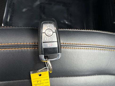 Used 2022 Ford Bronco Badlands image 26