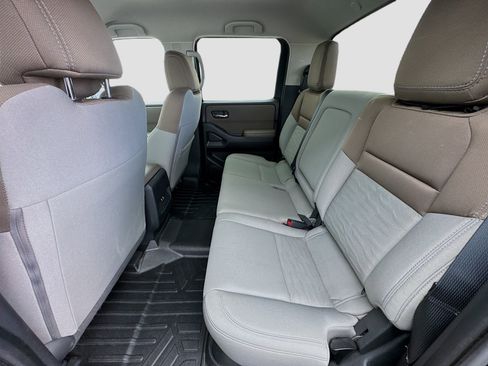 Used 2023 Nissan Frontier SV w/ Technology Package image 15