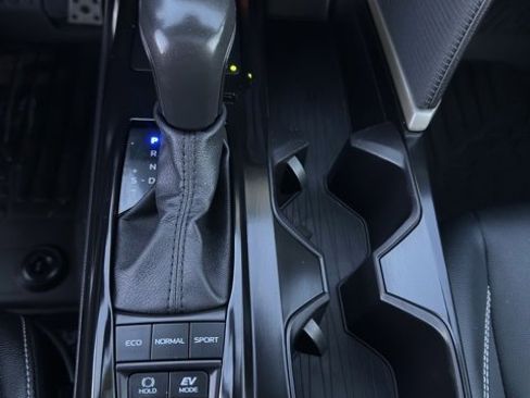 Used 2025 Toyota Camry SE w/ Convenience Package image 14