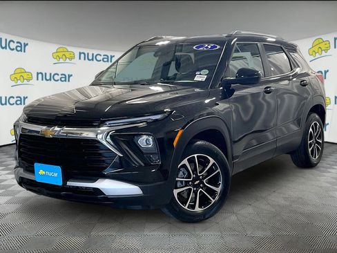 Used 2025 Chevrolet TrailBlazer LT image 3