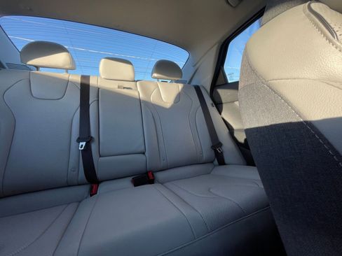 Used 2025 Hyundai Elantra Limited image 37