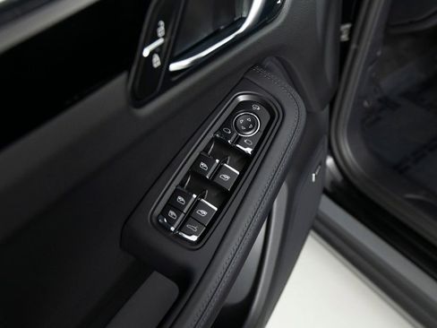 Certified 2026 Porsche Macan AWD/4WD image 21