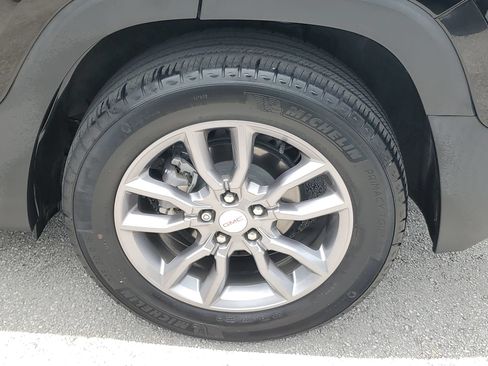 Used 2022 GMC Terrain SLT w/ LPO, Floor Liner Package FWD image 8