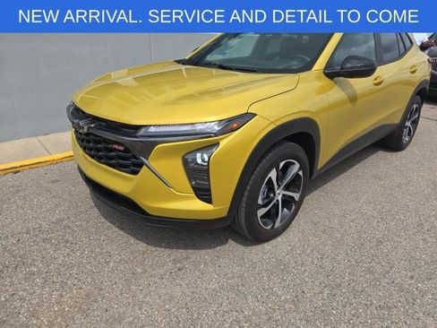 Certified 2024 Chevrolet Trax RS w/ Sunroof Package FWD image 1