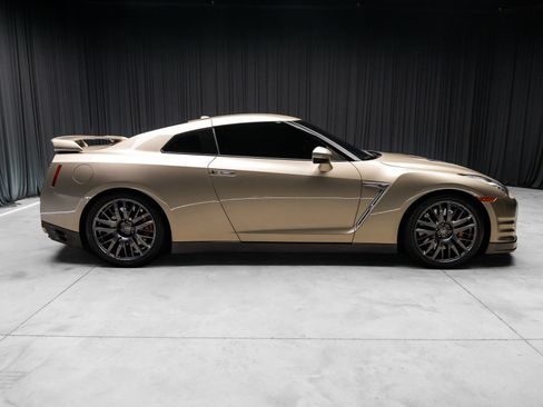 Used 2016 Nissan GT-R Premium AWD/4WD image 17