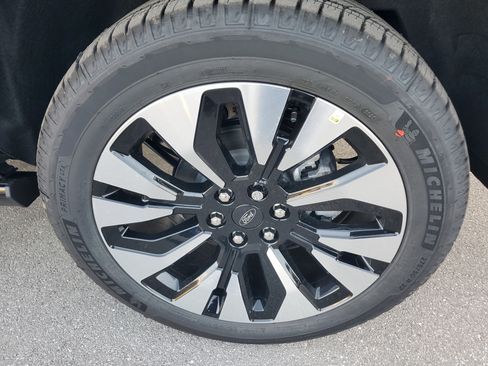 New 2025 Ford Expedition Max Platinum w/ Driver's Package image 7