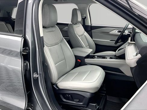 Certified 2025 Ford Explorer Active w/ Active Comfort Package AWD/4WD image 7