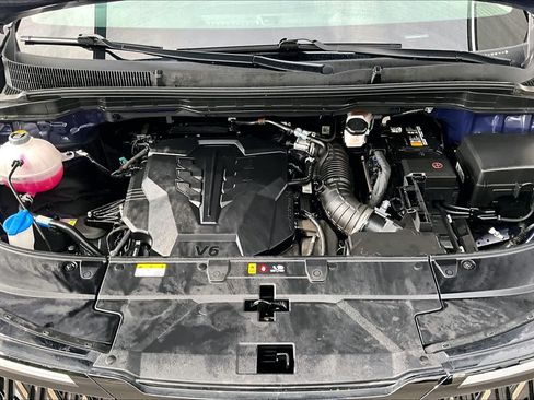 Used 2025 Kia Carnival FWD image 31