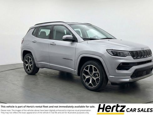 Used 2025 Jeep Compass Limited image 1