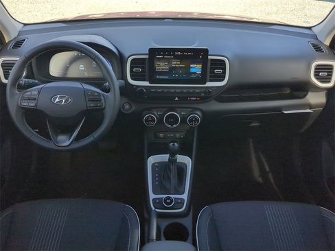 New 2025 Hyundai Venue Limited image 17