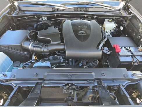Used 2021 Toyota Tacoma TRD Off-Road w/ Technology Package AWD/4WD image 33