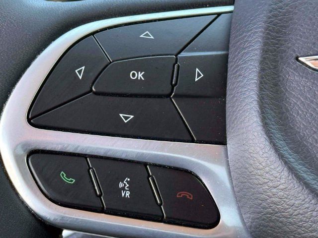 Certified 2024 Chrysler Pacifica Limited FWD image 25
