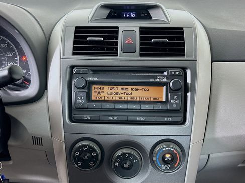 Used 2012 Toyota Corolla LE FWD image 21