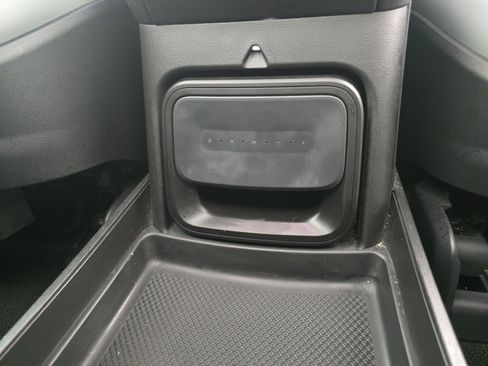 Used 2024 Rivian R1S Adventure AWD/4WD image 33