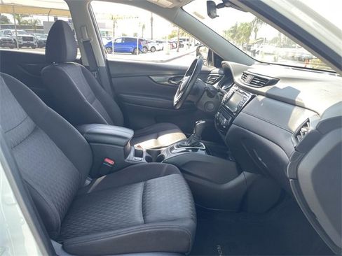 Used 2020 Nissan Rogue SV image 27