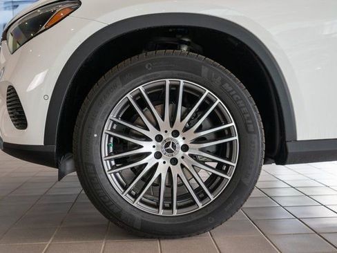 Certified 2025 Mercedes-Benz GLC 300 4MATIC image 7