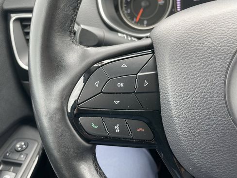 Used 2019 Jeep Cherokee Latitude Plus image 19