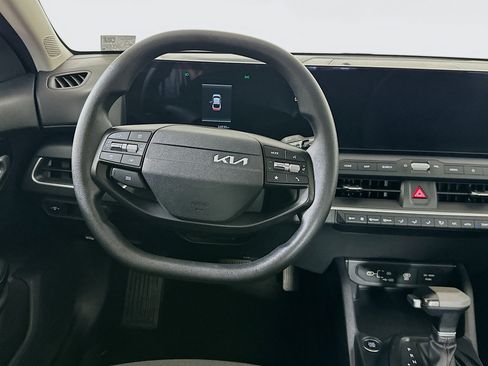 Used 2025 Kia K4 LXS image 18