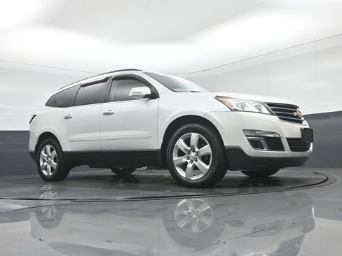 Used 2017 Chevrolet Traverse LT w/ Style and Technology Package AWD/4WD image 59