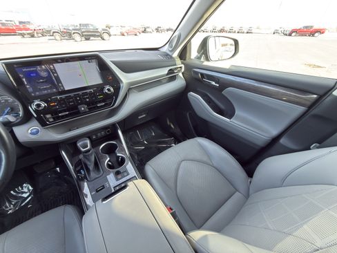 Used 2022 Toyota Highlander Platinum image 35