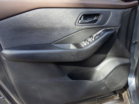 Used 2023 Nissan Rogue S FWD image 11