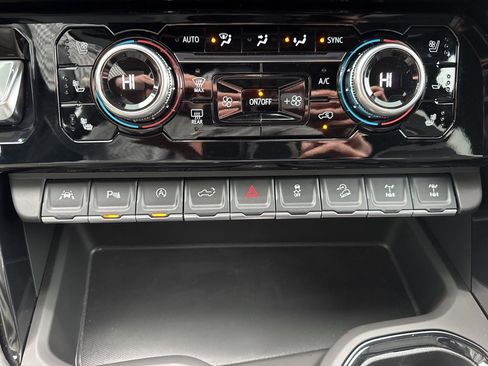 Used 2025 GMC Sierra 1500 AT4X image 47