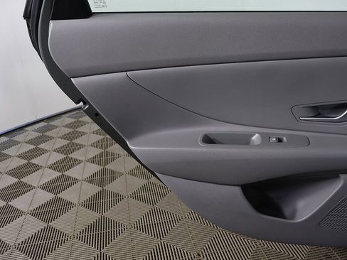Certified 2024 Hyundai Elantra SE FWD image 21