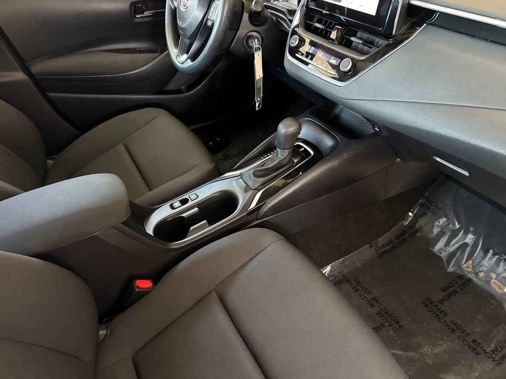Used 2025 Toyota Corolla LE FWD image 14