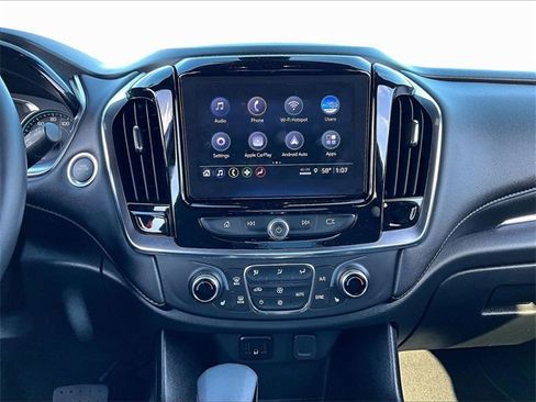 Used 2023 Chevrolet Traverse LT image 18