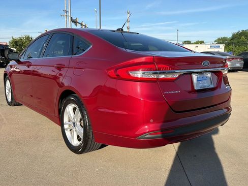 Used 2018 Ford Fusion SE w/ Fusion SE Technology Package FWD image 13