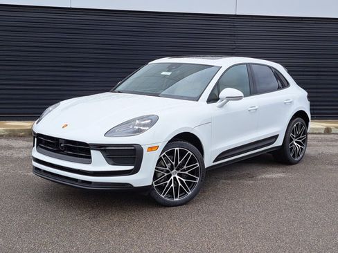 Used 2026 Porsche Macan AWD/4WD image 1