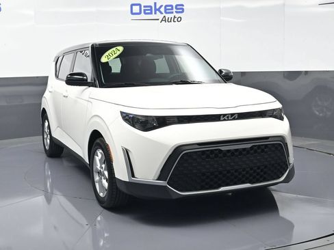 Certified 2024 Kia Soul S FWD image 2