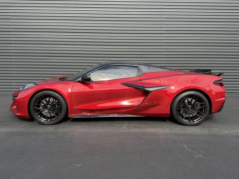 Used 2024 Chevrolet Corvette Z06 w/ Stealth Interior Trim Package RWD image 2