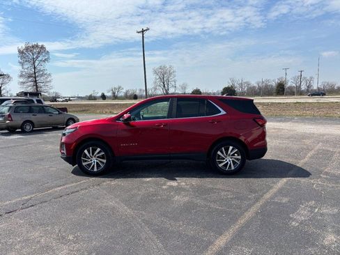 Used 2024 Chevrolet Equinox LT image 2