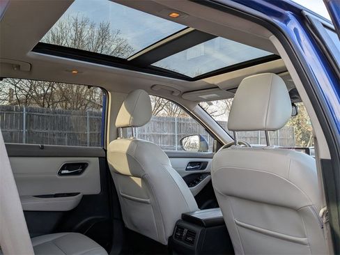 Used 2021 Nissan Rogue SV w/ Premium Package image 21