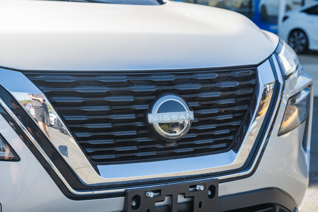 Used 2023 Nissan Rogue SV AWD/4WD image 10