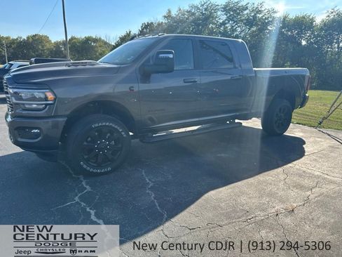 Used 2023 RAM 2500 Laramie AWD/4WD image 1