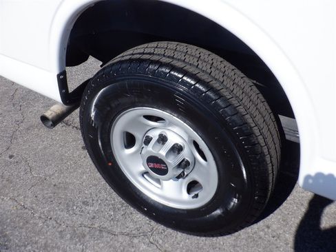 Used 2023 GMC Savana 2500 w/ Driver Convenience Package image 10