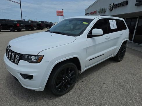Used 2022 Jeep Grand Cherokee Laredo X RWD image 7