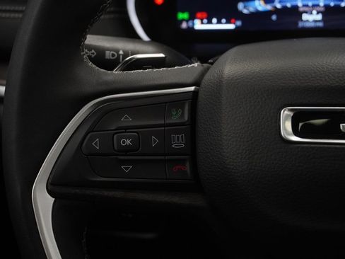 Certified 2025 Jeep Grand Cherokee L Limited w/ Luxury Tech Group II image 40